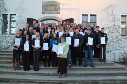 Katrin Höckner (vorne Mitte) ist die 200. Absolventin der innerbetrieblichen Fortbildung von Casino Merkur-Spielothek.