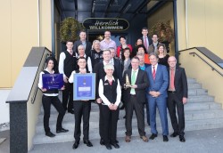 Das Team des &quot;Big Cash Casino&quot; mit Thomas Schuster, Andy Meindl, Mark Holzinger und Gästen.