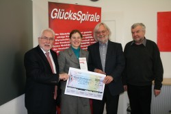 Erwin Horak, Präsident von Lotto Bayern, Anja-Maria Käßer, AWO Referatsleiterin Ehrenamtbetreuung, Helmut Herz, Geschäftsführer AWO Kreisverband Nürnberg e.V., Rainer Eck, Ehrenamtlicher bei AWO.