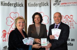 Startschuss für die Spendenaktion: (von links) Familienministerin Irene Alt, Ministerpräsidentin Malu Dreyer und der Stiftungsvorsitzende Magnus Schneider.