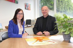 Referentin Annika Vorrath und Personalleiter Wolfgang Regenbrecht koordinieren das Gesundheitsmanagement der Gauselmann Gruppe.