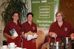 Erdäpfel-Bäuerinnen aus dem Tiroler Oberinntal kredenzten eine ausgezeichnete Suppe