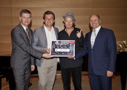 V.l.n.r.: Dir. Bernhard Moosbrugger (Direktor Casino Bregenz), Mag. Michael Diem (Geschäftsführer Festspielhaus Bregenz), Mike Saretzki (Sportlicher Leiter, Choreograph, Tänzer und Tanzlehrer der Floor Roc Kidz Dance School & Academy), Dipl.-Phys. Hans-Peter Metzler (Präsident der Bregenzer Festspiele) (Fotograf: Benjamin Freuis)