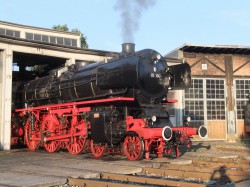 Bildunterschrift: Unternehmer Paul Gauselmann beteiligte sich mit 25.000 Euro an der Restaurierung der historischen Dampflokomotive 01 150, die am 31. August auf der Bahnstrecke zwischen Bielefeld und Rahden zu sehen ist. (Fotograf: Joachim Schmidt)