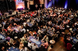 Wie jedes Jahr wird sich der Veranstaltungssaal der Spielbank Hohensyburg Ende November in einen großen Pokerfloor verwandeln, wenn beim WSPT-Finale hunderte Spieler aus ganz Deutschland um das große Preisgeld kämpfen. (Foto: WestSpiel)