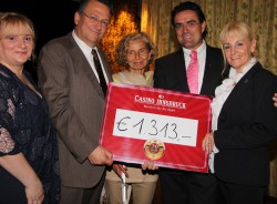 Foto: Casino Innsbruck, v.l.n.r.: Ursula Obwalder (Life Award), Obmann Dr. Bernd Oberhofer, Botschafterin Jutta Weimer, Casino Direktor Hannes Huter und  Life Award Gründerin Ingrid Larese