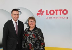 Besuchte die Stuttgarter Lotto-Zentrale: Nils Schmid, baden-württembergischer Landesminister für Finanzen und Wirtschaft mit Lotto-Geschäftsführerin Marion Caspers-Merk. 