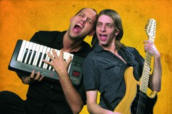 Fotocredits: Lizzy Aumeier, Sam Madwar, Foto Reiz