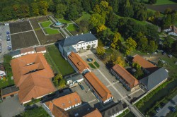 Die Garten- und Parkanlagen rund um Schloss Benkhausen sind für Besucher jederzeit geöffnet.