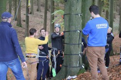 Beim Outdoor-Tag ging es nicht ohne Teamarbeit.