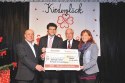 Von links: Magnus Schneider (Vorstandsvorsitzender der Lotto-Stiftung), Prof. Dr. Salvatore Barbaro (Vorsitzender des Lotto-Aufsichtsrates), Gernot Mittler (Vorsitzender des Lotto-Stiftungsrates), Petra Wolf (Vertreterin der Konferenz der Frauenhäuser).