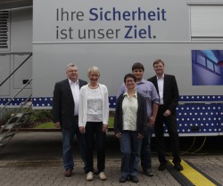 Freuen sich über ein gelungenes Pilotprojekt: (V. l. n. r.) Jürgen Wesemann, Arbeitsschutzmanagement-Beauftragter, Diana Gröting, Personal-Sachbearbeiterin, Alexandra Lindner, Dozentin der BG ETEM, Patrick Meier, Sicherheitsfachkraft, und Hans Martin Grube, Geschäftsführer adp Gauselmann GmbH.