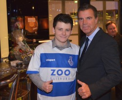 Joshua Badder und Jochen Braun, Direktor der Spielbank Duisburg. (Foto: WestSpiel)