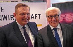 V.l.n.r.: Georg Stecker (DAW), Frank-Walter Steinmeier, Bundesaußenminister