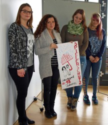 Gruppenarbeit: Gestaltung eines Spielerschutz-Flyers.