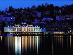 Das Grand Casino Luzern befindet sich direkt am Vierwaldstättersee.