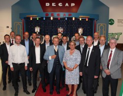 Vordere Reihe (v.l.n.r.): Timo Wasielewski (Jacob-Rohre), Mike Böhm (Melitta), Paul Gauselmann, Marie-Henriette von Wangenheim (IDG Business Media GmbH), Christof Meier (Gauselmann Gruppe), Michael Ostendorf (Storck). Hintere Reihe (v.l.n.r.): Stefan Schneider (PCO), Horst Ellermann (Chefredakteur CIO-Magazin), Christian Gäbel (PCO), Christian Springer (Rose + Krieger), Dieter Kirschner (Werthenbach), Peter Nebermann (Hautau), Sami Awad-Hartmann (Hellmann), Thorsten Pawelczyk (Tönsmeier), Sven Reitemeyer (Sulo), Dr. Rolf Sundermeier (Reply), Uwe Ringstmeyer (Weidmüller).