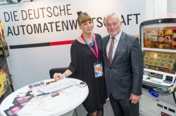 Von rechts nach links: Wolfgang Kubiki (stellv. FDP-Parteivorsitzender), Christine Kroke (Presse- Referentin DAW)