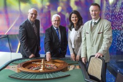 V.l.n.r.: Ralf Item, Direktor der Spielbank Bad Reichenhall; Erwin Horak, Präsident von Lotto Bayern; Michaela Kaniber, Abgeordnete des Bayerischen Landtages; Oberbürgermeister Dr. Herbert Lackner