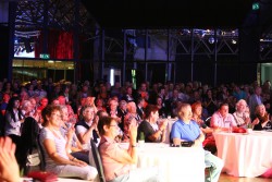 Tausende Besucher ließen sich, wie hier im Veranstaltungssaal, mitreißen vom fulminanten Festprogramm der Spielbank Hohensyburg. (Foto: Fotocruz)