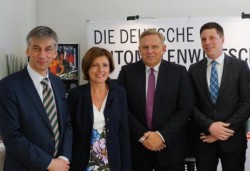 Von links nach rechts: Stefan Tidow (Landesvertretung RLP), Malu Dreyer (Ministerpräsidentin RLP), Georg Stecker (Vorstandssprecher DAW) und Christian Quandt (Länderreferent DAW)