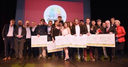 Valentin Brandes 5. v. li., Sebastian Niksch 6. v. li., Iruka Hämmerle 7. v. li., Charline Runge 10. v. li., Felix Parson 8. v. re., Simon Zastrow 7. v. re., Philip Fricker 6. v. re., Johannes Felker 5. v. re., Horak 3. v. re., Christoph Kuckelkorn 2. v. re., Gabriele Goderbauer-Marchner (rechts). (Foto: Lotto Bayern/Reisp)