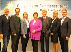 Der Stiftungsbeirat: (v.l.n.r.) Michael Gauselmann, Karsten Gauselmann, Sonja Gauselmann, Karin und Paul Gauselmann, Janika Gauselmann, Armin Gauselmann.