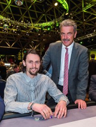 V.l.: Neven Subotic und Spielbank-Direktor Jürgen Hammel (Foto: Sebastian Drüen)