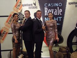 „Mein Name ist Braun. Jochen Braun.“ Stilvoll begrüßte Duisburgs Spielbankdirektor den Überraschungsgast der Casino Royale Night. (Foto: WestSpiel)