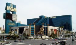 Das MGM Grand Hotel mit seinem Markenzeichen Leo dem Löwen über dem Haupteingang. (Foto: Bobak Ha'Eri / CC BY 3.0)