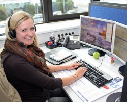 Kompetent und stark in der Kundenberatung: Viktoria Stark begann vor drei Jahren im Kundencenter des adp Merkur Service. Im Rahmen einer Kundenbefragung wurde sie erst kürzlich mit Bestnoten für ihre Beratungsqualität und fachliche Kompetenz ausgezeichnet.