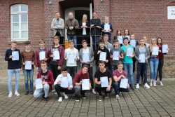 23 Schülerinnen und Schüler vom Söderblom-Gymnasium lernten beim Wirtschaftsplanspiel der Gau- selmann Gruppe die Abläufe in einem Unternehmen kennen.