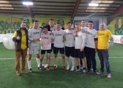 „Wrongtarget“, die Gewinner des ersten Frankfurter XTiP-Cups, zusammen mit den Organisatoren Oliver Weimann (r.) und André van der Mee (l.).