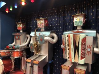 Roboterband mit Masken