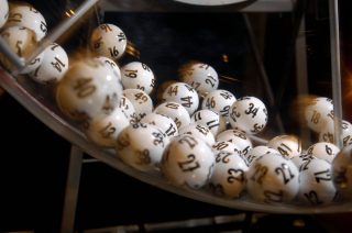 Lotto Kugeln in Trommel