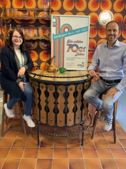 Jessica Midding und Sascha Wömpener im Partykeller der Ausstellung