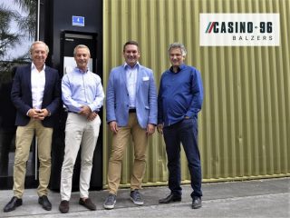 Showtime in Balzers (v.r.): CAI COO Helmut Wede, Verwaltungsratspräsident Dr. Martin Meyer, CAI CEO Christoph Zurucker-Burda und Direktor Christian Aumüller.