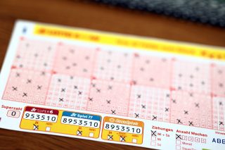 Bei seinem Lotto-Tipp auch Zusatzlotterien wie Spiel 77 anzukreuzen, kann sich besonders lohnen. Dies wird ein aus dem Raum Dortmund kommender Spielteilnehmer sicher bestätigen. Der Glückspilz erhält die Summe von mehr als vier Millionen Euro. (Foto: Sarah Rohlmann)