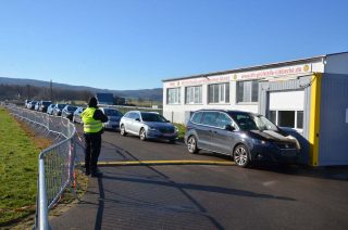 Großer Andrang: Zahlreiche Menschen aus dem Mühlenkreis möchte sich testen lassen.