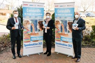 Gaben den Startschuss für die neue Spendenaktion: (von links) Lotto-Geschäftsführer Jürgen Häfner, Anke Marzi, die Vorsitzende der LIGA, sowie Magnus Schneider, Vorsitzender der LOTTO-Stiftung.