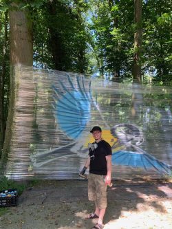 Dennis Herb zauberte eine Blaumeise auf die Folie.