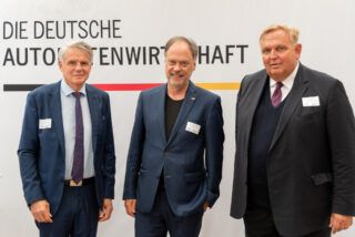 V.l.n.r.: Wolfgang Voß, 1. Vorsitzender ash, Dr. Andreas Tietze (Bündnis 90/Die Grünen), Georg Stecker, DAW-Vorstandssprecher. (Foto: DAW/AWI)