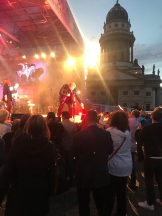 Zog 5.260 begeisterte Fans auf dem Gendarmenmarkt in seinen Bann: Howard Carpendale beim Classic Open Air. (Foto: Spielbank Berlin)