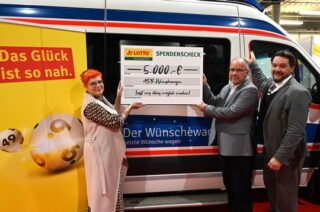 Katrin Koch bei der Übergabe des Spendenschecks. (Foto: lensahead)