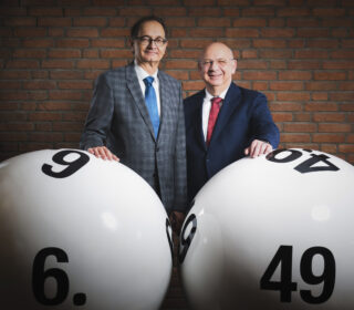 Geschäftsführer LOTTO Hamburg Michael Heinrich und Torsten Meinberg. (Foto: Jochen Brunkhorst)