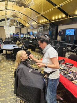 Spieltisch wird Schminktisch. (Foto: BERLINboxx)