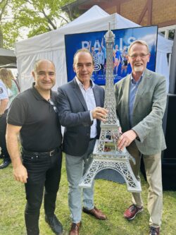 Gemeinsam stark für Paris (v.l.n.r.): Özcan Mutlu, Präsident des Behinderten- und Rehabilitations-Sportverbands Berlin; Gerhard Wilhelm, Sprecher der Geschäftsführung der Spielbank Berlin; Thomas Härtel, Präsident des Landessportbunds Berlin. (Foto: BERLINboxx)