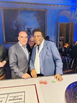 Spielbank-Chef Gerhard Wilhelm und Schlager-Legende Roberto Blanco. (Foto: BERLINboxx)