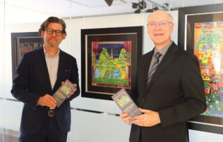 Alexander Warmbrunn, Leiter des Lindauer Kulturamts (l.) mit Ralf Item, Direktor der Spielbank Lindau. (Foto: Christian Flemming)