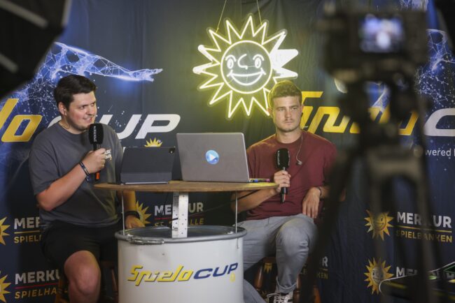 Wer es nicht in die Halle schaffte, durfte sich über eine Live-Übertragung der Partien auf dem Twitch-Kanal Spontent freuen. (Foto: Oliver Krato)